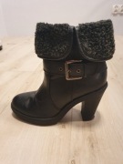 Czarne kozaki Graceland na obcasie z futerkiem