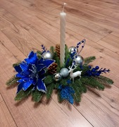 Stroik świąteczny na stół ze świecą 