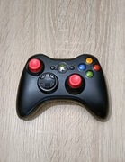 Kontroler pad Microsoft Xbox 360 czarny z czerwonymi gałkami 