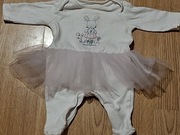 Śpiochy "Baletnica" z tiulową spódniczką białe roz 62 st. bdb + OPAKOWANIE