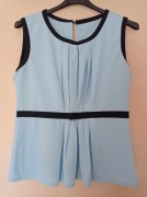 Błękitna bluzka bez rękawów