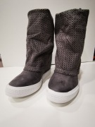 Snickersy rozmiar 38