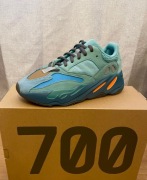 Adidas Yeezy Boost 700 r. 38