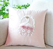 Poszewka z tiulowymi wstawkami - Łabędź 