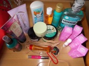 Zestaw nowych i używanych kosmetyków