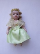 Mała ceramiczna lalka do domku dla lalek - Dollhouse