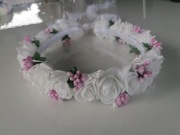 Wianek komunijny biały ślub sesja biały różyczki