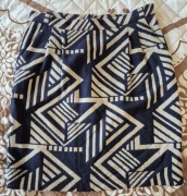 Spódnica marki GREENPOINT. Rozmiar 38, długość przed kolano. Z podszewką.