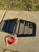 Żaluzje boczne okien drzwi Dodge Charger