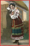 Kobieta w tradycyjnym ukraińskim stroju ludowym (186)