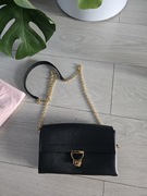 Torebka Coccinelle Arlettis na łańcuszku 