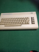 Zestaw Commodore C64 (tzw. "mydelniczka") + Magnetofon