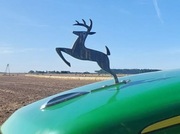 Polerowany jelonek na maskę John Deere emblemat logo prezent dla rolnika 