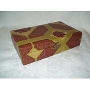 DREWNIANA SZKATUŁKA WYŚCIELONA ATŁASEM