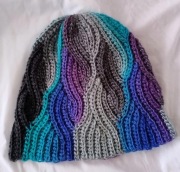 Czapka wydziergana na szydełku