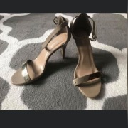 Szpilki NUDE Rozmiar 42/ 26,8 cm.