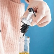 Korek do butelki z olejem, płynami, z dozownikiem