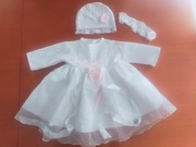 Cudny komplecik do chrztu dla dziewczynki.