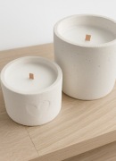 .Ręcznie robiona świeca sojowa z betonu – magnolia i lawenda