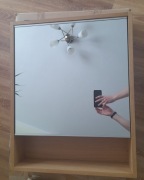 Szafka łazienkowa z lusterkiem firmy Sensea 