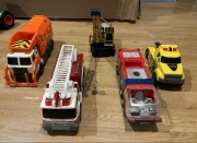 Zabawki zestaw śmieciarka straże dźwig holownik