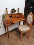 Stylowy intarsjowany sekretarzyk z krzesłem  667/2025 