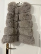 Szara kamizelka z lisa