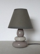 lampka stołowa z kamieni szarych