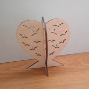 Walentynki. Drewniane serce. Serduszko statuetka