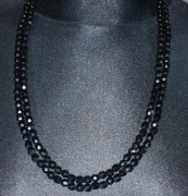eleganckie drobne korale, czarne, 82 cm, renomowanej firmy Jablonex