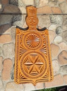 Ozdobna rzeźbiona drewniana deska do krojenia