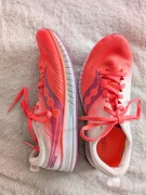 Kolorowe wiązane buty sportowe do biegania Saucony 38,5 Fastwitch 9