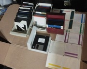 Dyskietki 83 sztuki dwa.pudelka.na dyskietki z kluczykiem 13/ naklejek