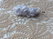 Spinka, klamra, szydełkowe róże