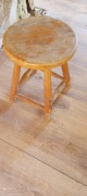 Taboret drewniany 
