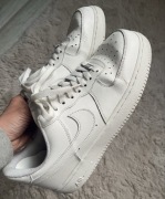 Świetne sneakersy męskie Nike Air Force 1 '07 białe skóra naturalna 44/28cm