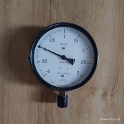 Manometr tarczowy CCCP 1975  od 3 do -1 MPa Fi 16 