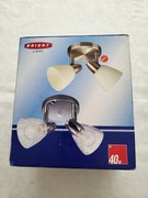 Kinkiet nowy moze byc jako reflektor lub mala lampka