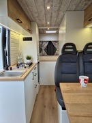 Zabudowa busa na kampervana. Kamper z vana