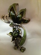 Broszka metalowa emaliowana zielona w stylu vintage