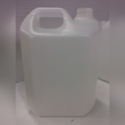 Kanistry 5l, opakowania z tworzyw sztucznych.
