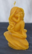 Syrenka na kamieniu świeca z wosku pszczelego 100% jak Arielka