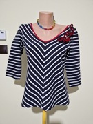 Bluzka w wyszczuplające czarno-białe paski z ozdobnym marszczeniem 