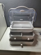 Organizer na kosmetyki.Kuferek z  szufladkami i przezroczystą pokrywą. 