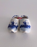 Ceramiczne chodaki figurka