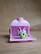 Piesek z domkiem Animal Jam figurka