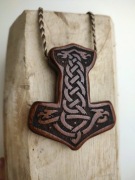 Wikiński wisior drewniany Mjolnir