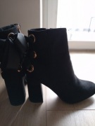 Botki damskie czarne z kokardą 