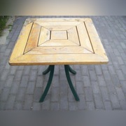 Stół ogrodowy drewniany na nodze zielonej