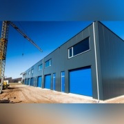 Montaż płyty warstwowej, obróbki blacharskie, hala